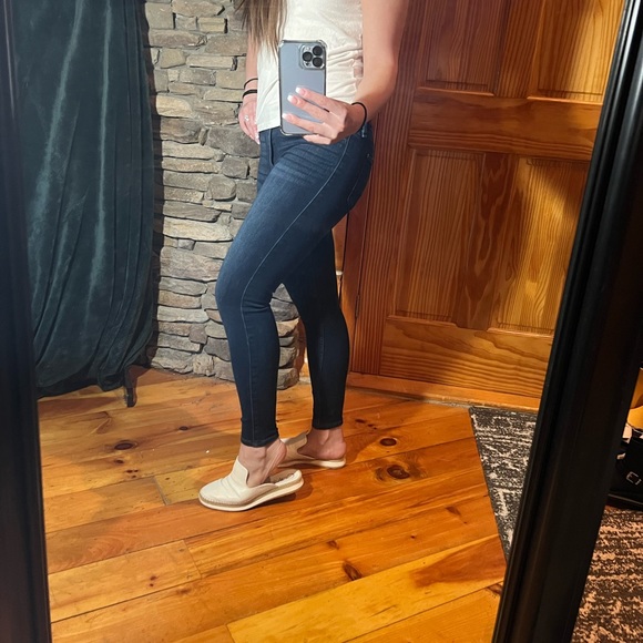 Abercrombie and Fitch MidRise Dark Wash Jegging 91 - Picture 5 of 7